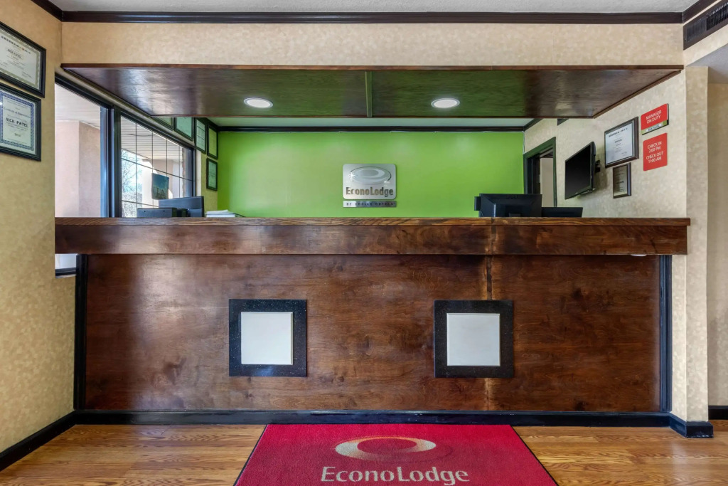 Econo Lodge Nashville near Percy Priest Lake
