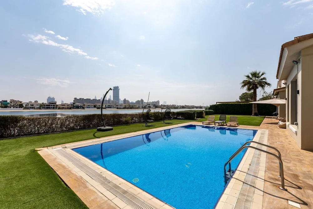 Beachfront 6BR Villa w Private Pool at the Palm
