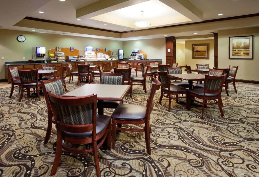Holiday Inn Express & Suites - Mason City by IHG