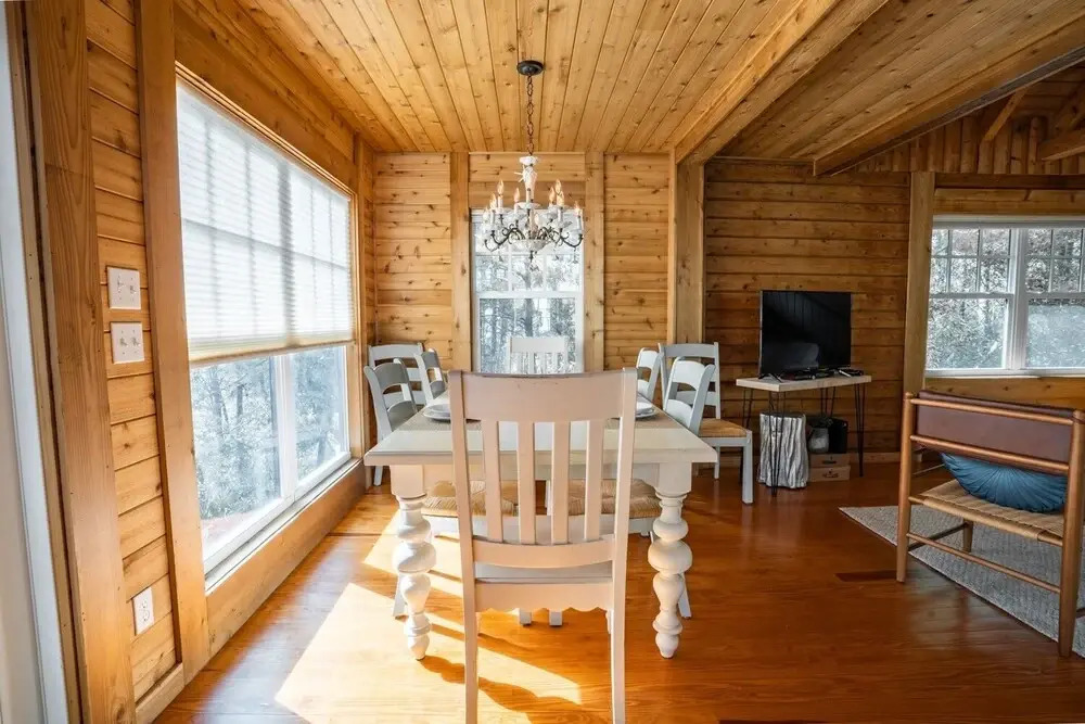 Camp Creek Cottage 4 Bedroom Home by RedAwning