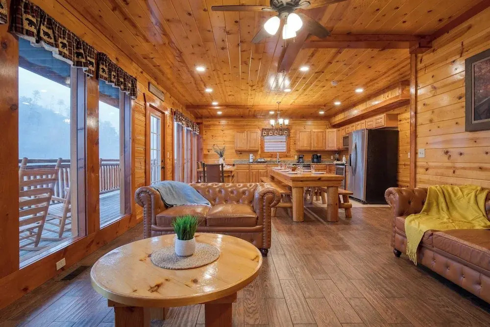 Marco Polo Lodge by Avantstay Sleeps 28 Indoor Pool Theater Game Room View