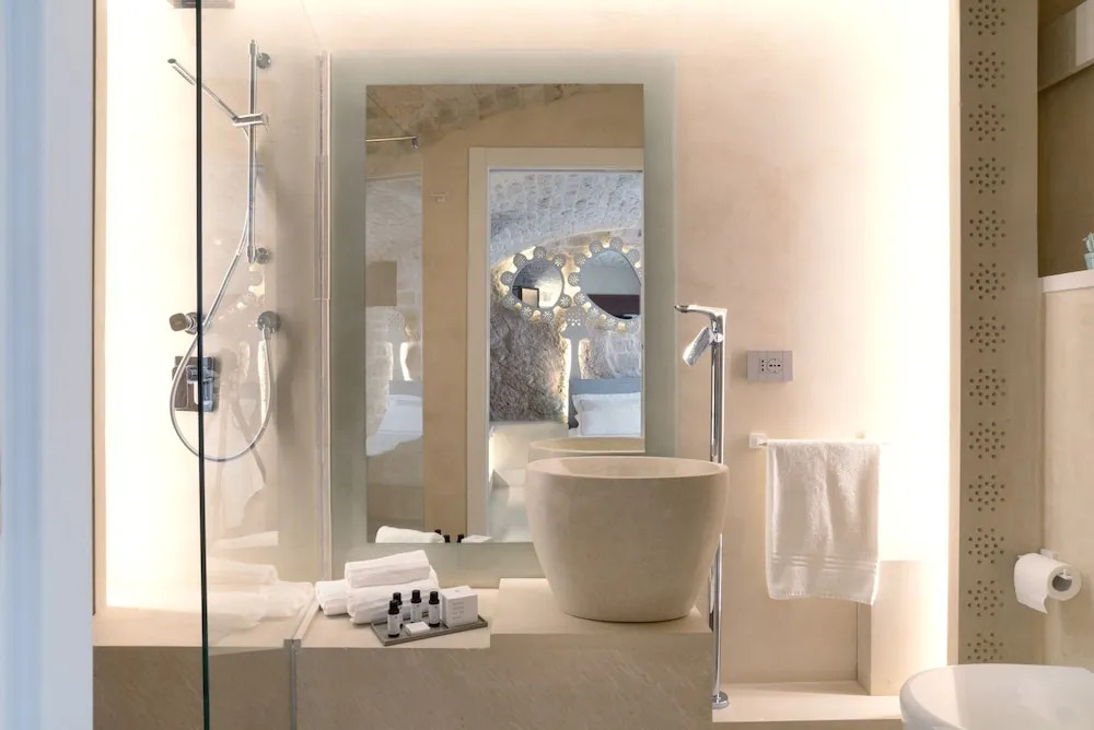 Vico Bianco Raro Smart Rooms Collection