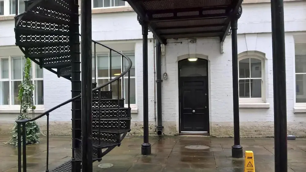 Stylish 93sqm 2 Bed Historical City Centre Flat