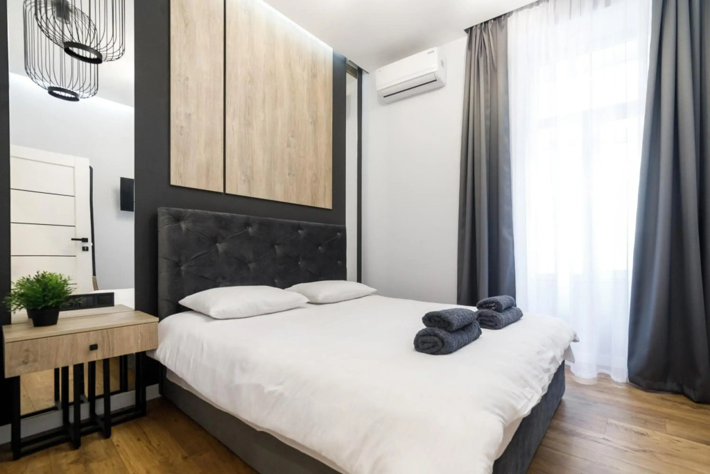Royal apartment on Hmelnytskogo 37