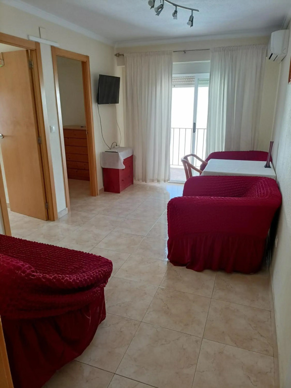 Apartamento con 3 dormitorios 3 minutos hasta la playa