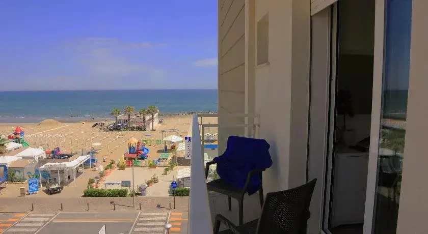 Hotel Augustus- Davanti a noi cè solo il mare