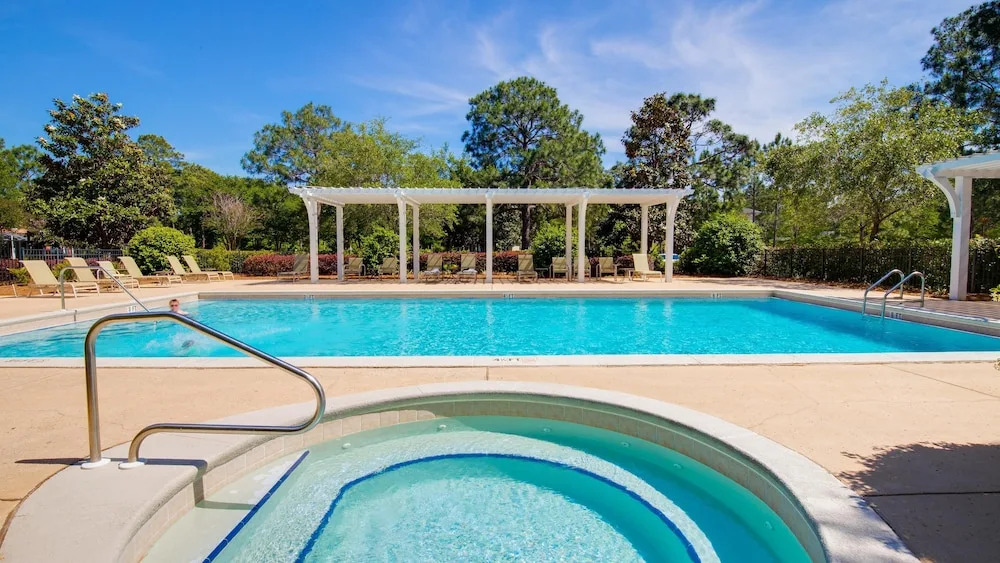 1358 Laurel Grove