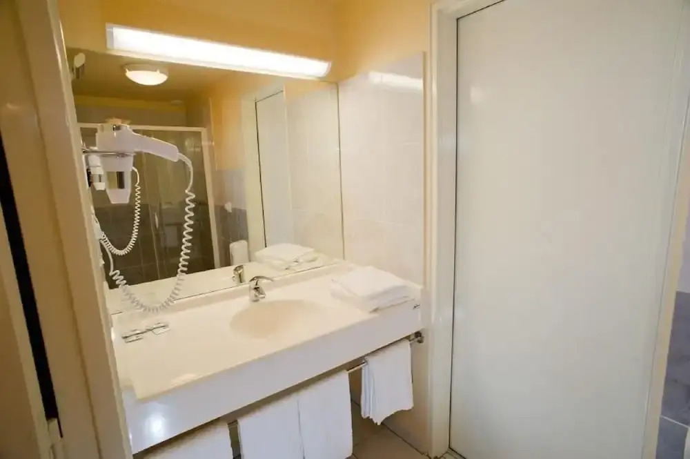 ACE Hôtel Travel Athée sur Cher - A85 Aire du Val de Cher