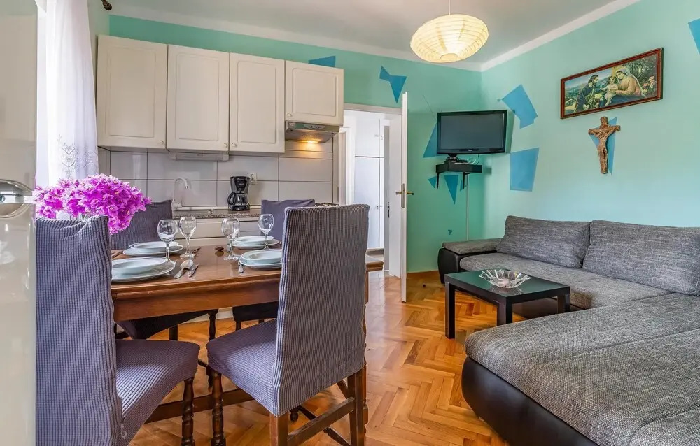 Nice Home in Medulin With Wifi and 2 Bedrooms