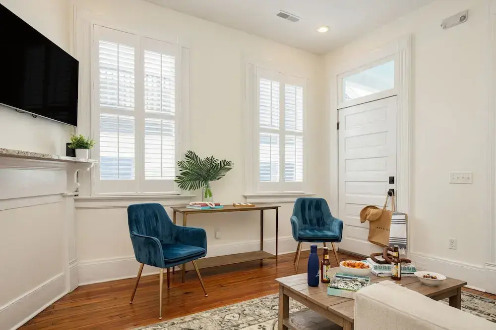 Pond by AvantStay 10mins from French Quarter in the Iconic City of Charleston w Balcony