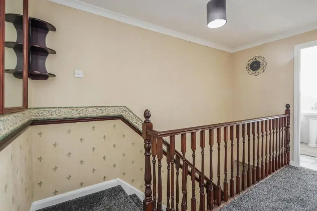 TMS Spacious 3-bed House! Tilbury! Free Parking!
