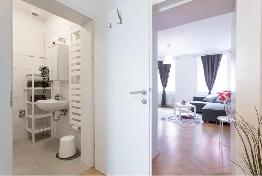 Next to city center and central station, Apt.8