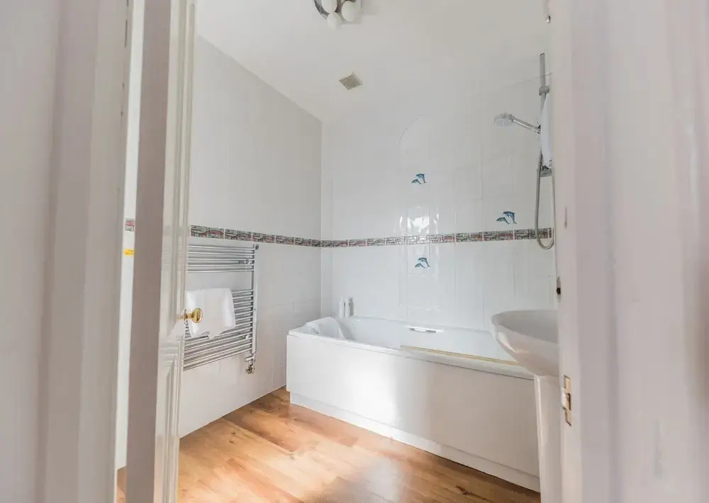 Holly-Wood Guest House