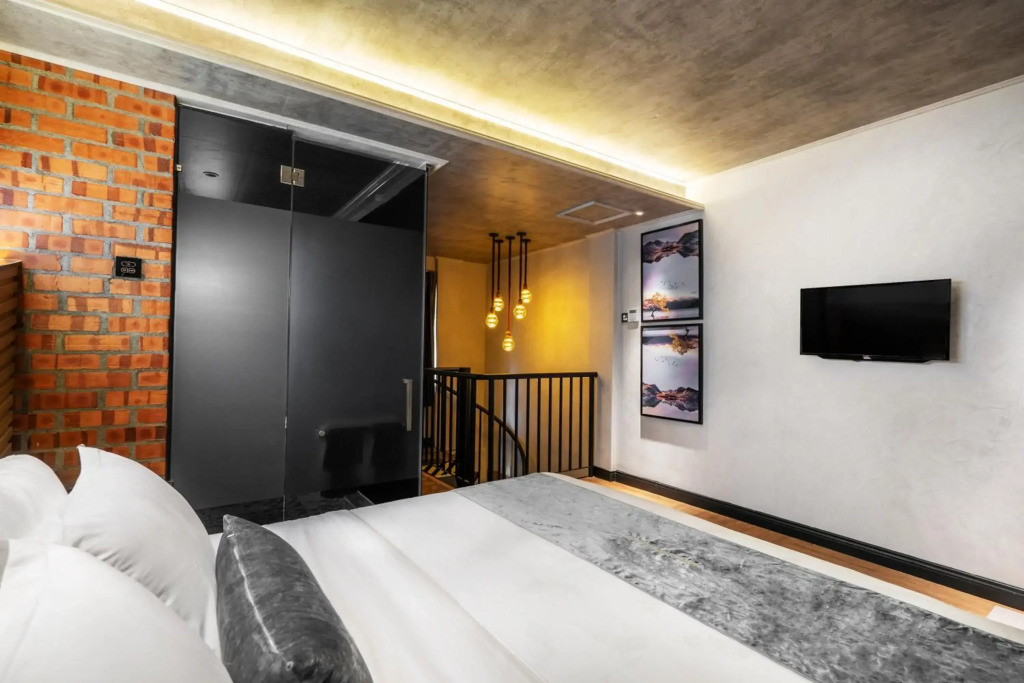 A&R Urban Hotel