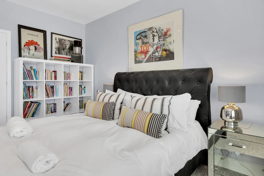 Deco Seafront - Seafront Apartment - Sleeps up to 6