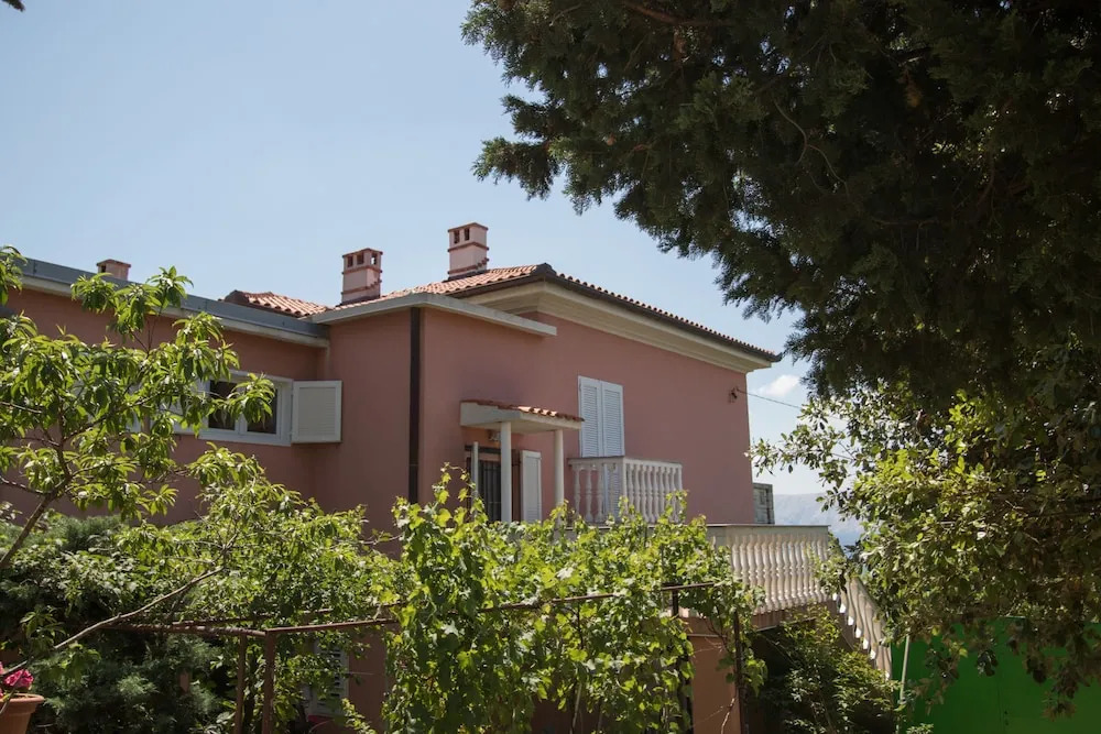 Apartments Josip by the sea