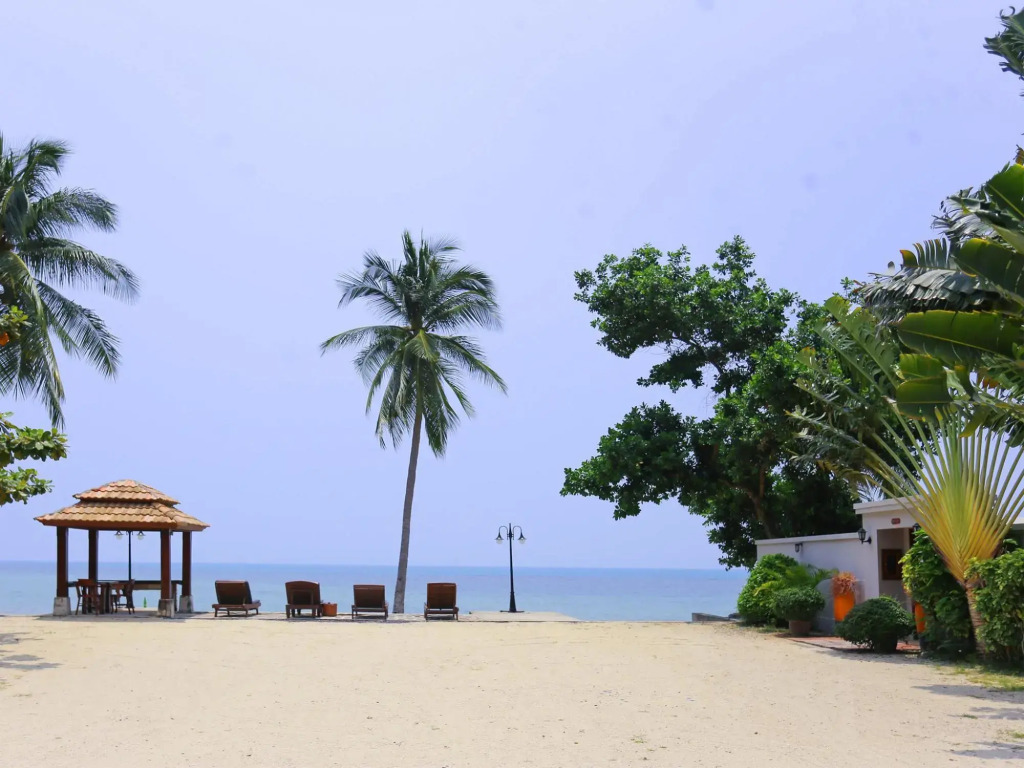 Pao Jin Poon Beach Front Villa