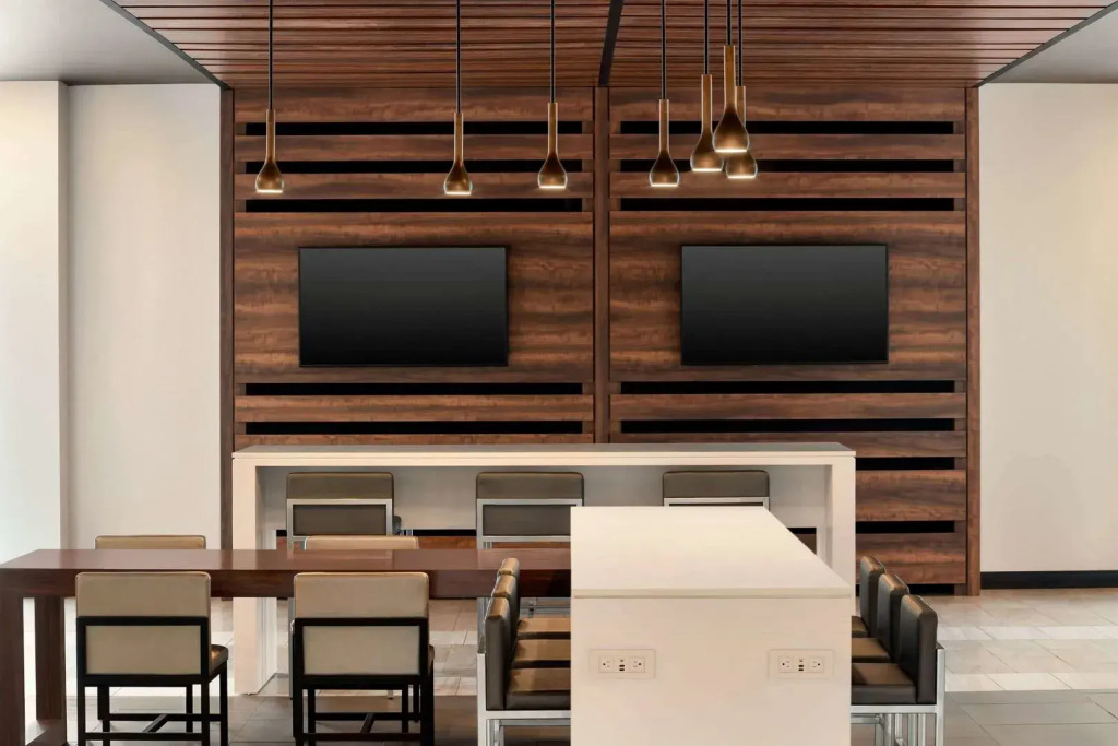 Courtyard by Marriott Seattle SeaTac Airport
