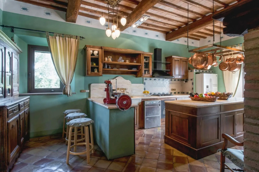 Independent Villa up to 18 Guests Pool Tennis Fitness and Wellness Area -villa Giuncheto