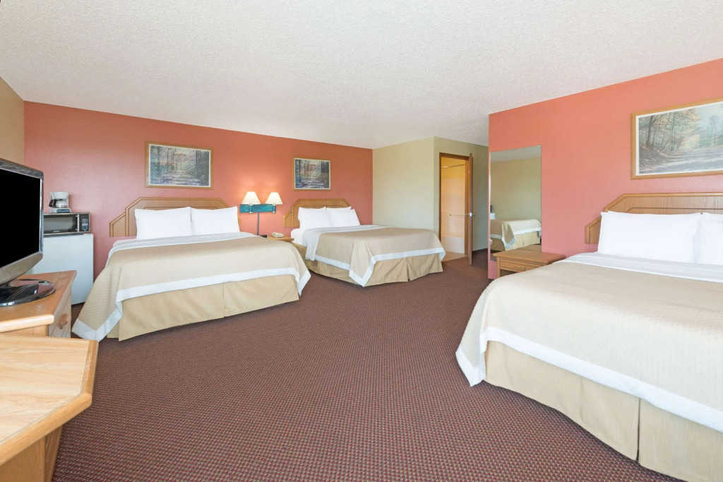 Days Inn by Wyndham Cameron