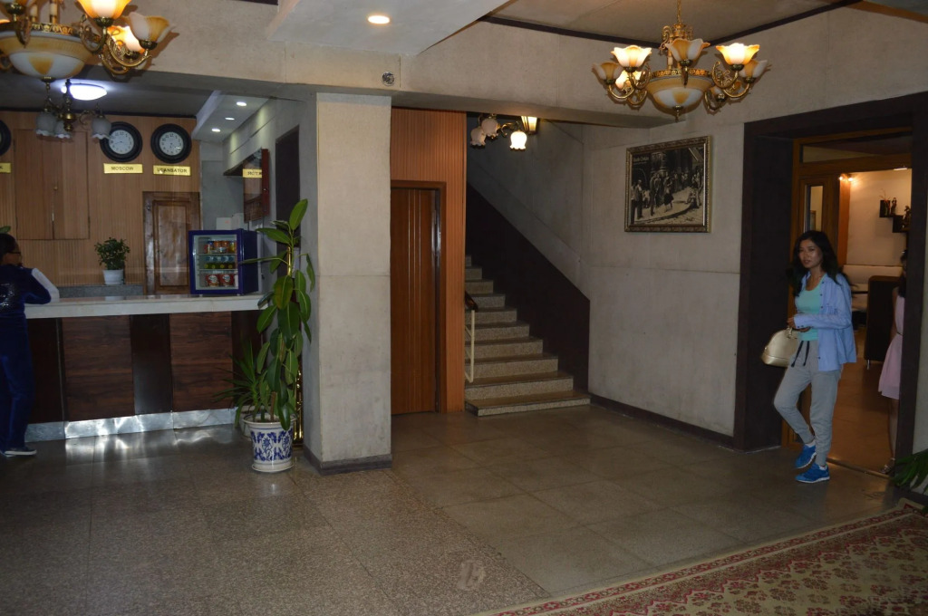 Land Hotel
