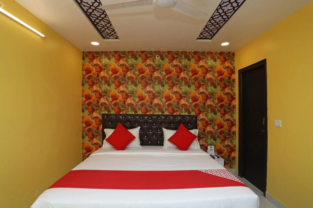 OYO Flagship 22697 Richa Grand Inn