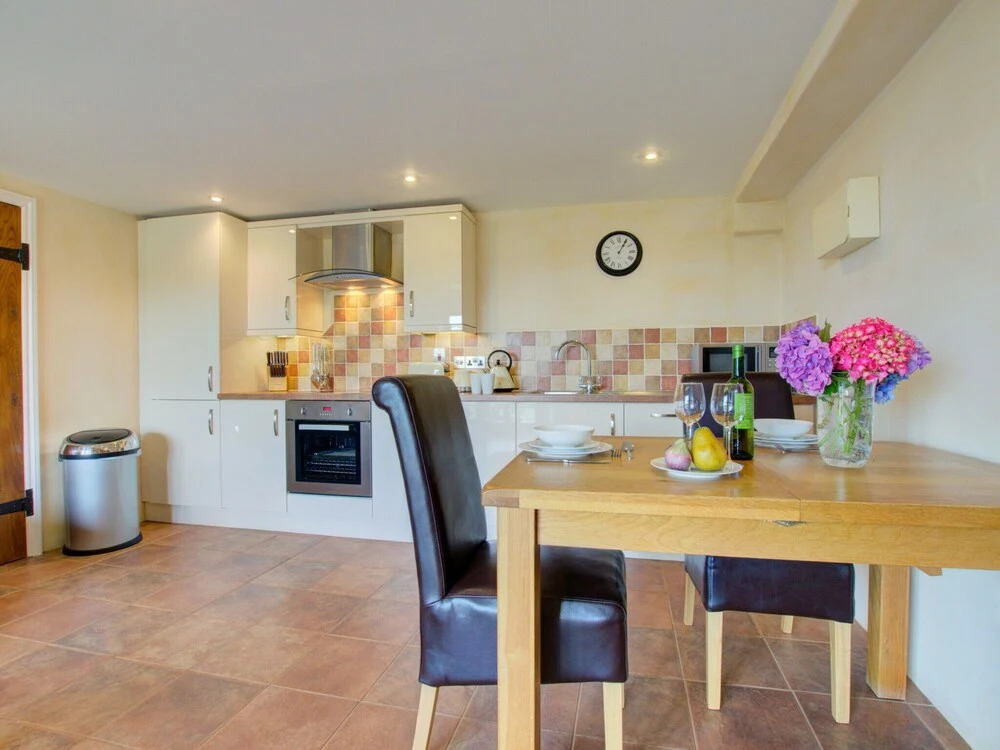 Beautiful 1 Bedroom Apartment in Tiverton for Couples with Hot Tub