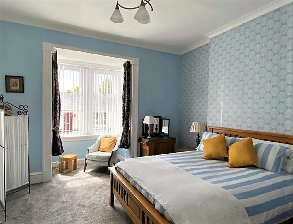 Beautiful, Spacious Flat in St Johns Town of Dalry