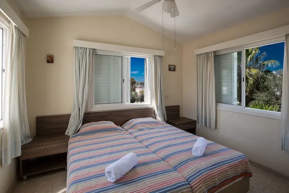 Villa Napa Beach 4 Gold