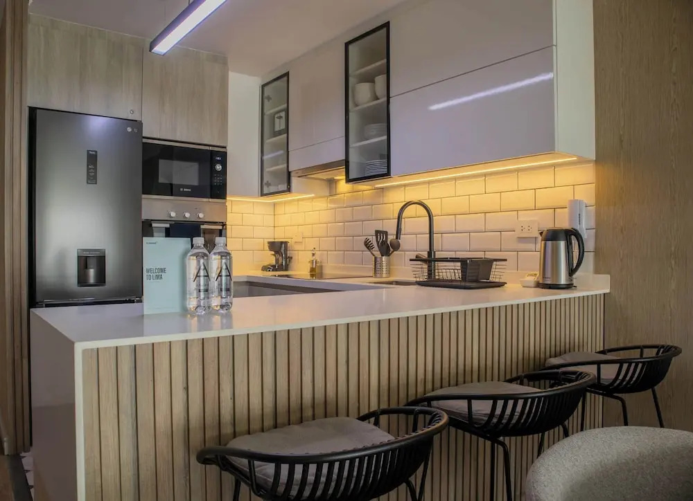 w Flawless 3BR w Balcony in Miraflores