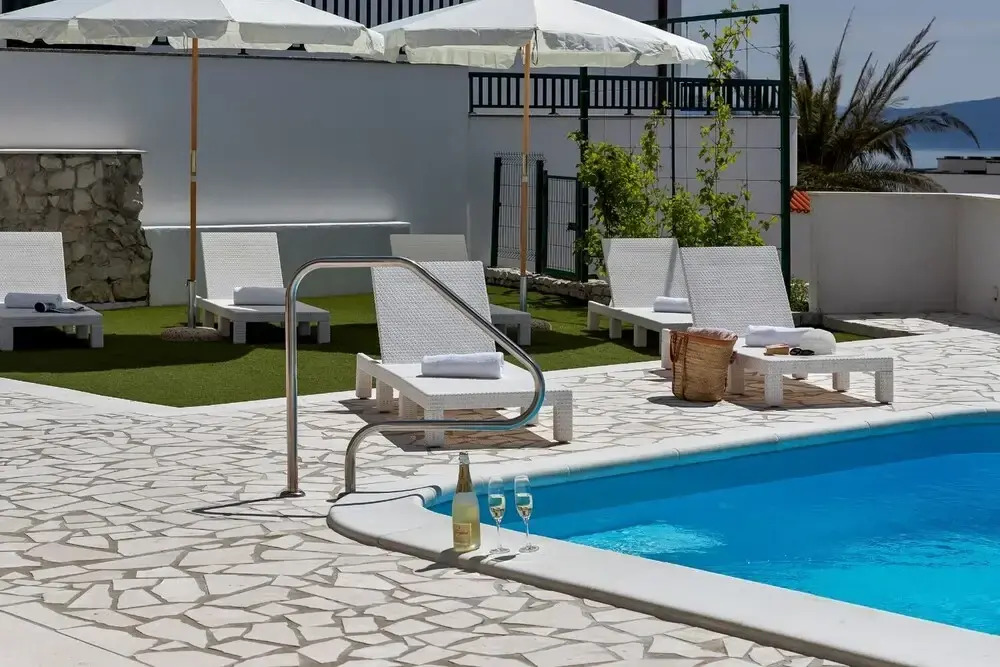 Ivo - With Pool - H