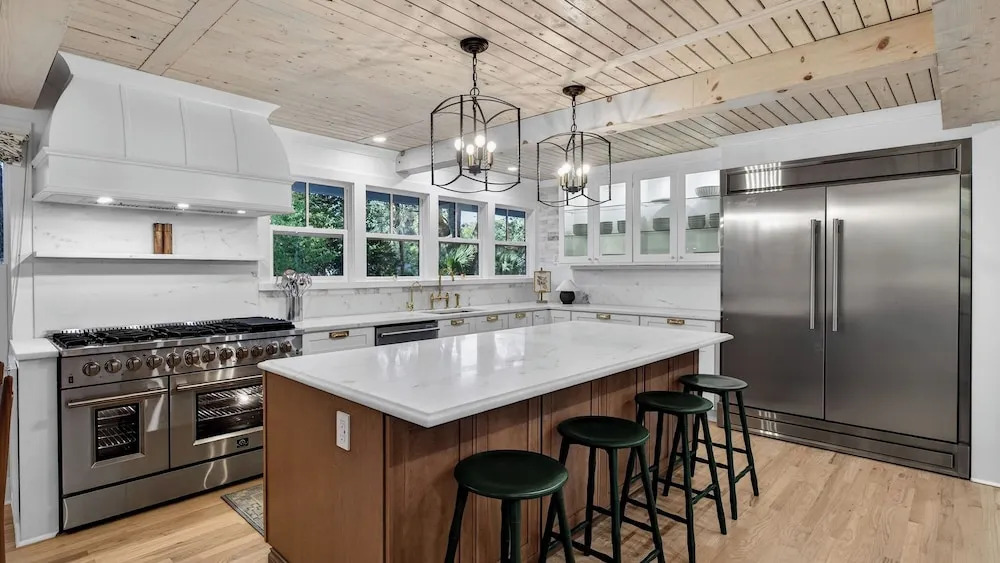 Sparrow Haus by Avantstay Luxe Isle of Palms Retreat Pool + Firepit + Outdoor Lounge
