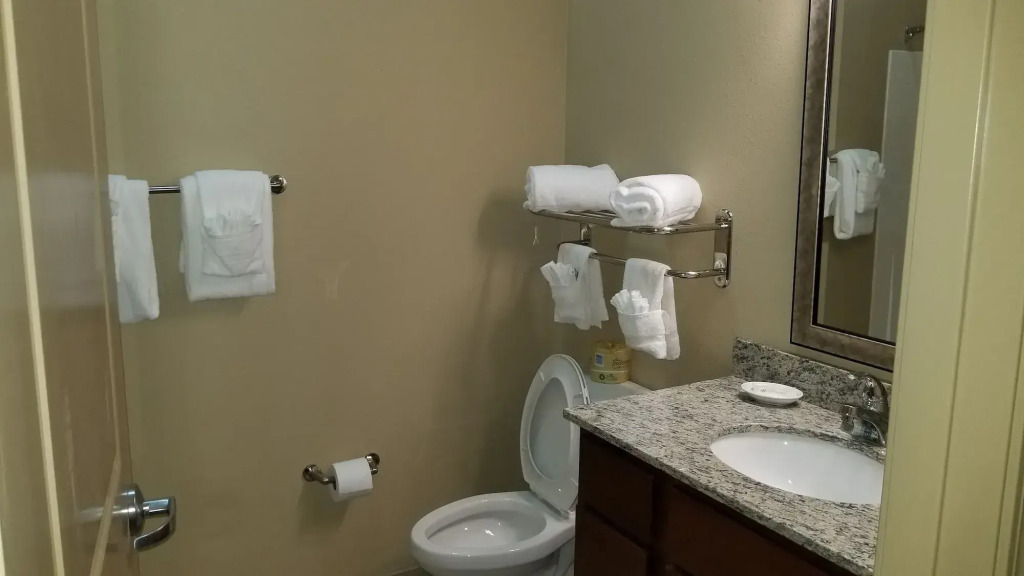 MainStay Suites Hackberry Sportsmans Lodge