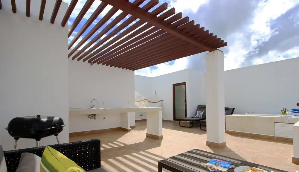 Private Rooftop Penthouse by Olahola