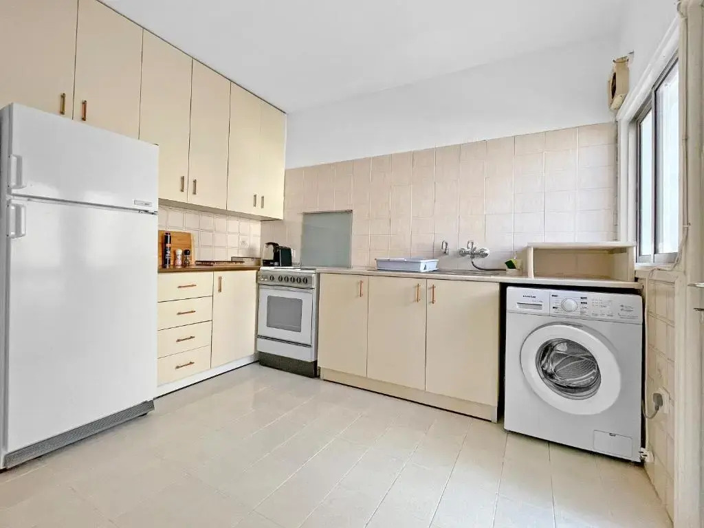 2BR SEAFRONT Apt in city center close to the beach
