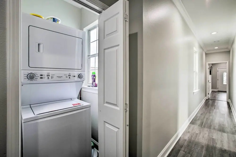 6 Mi to French Quarter: Modern New Orleans Gem