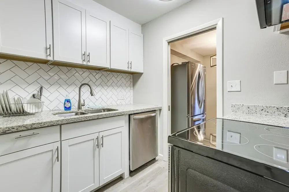 2 Mi to The Galleria: Uptown Houston Retreat!