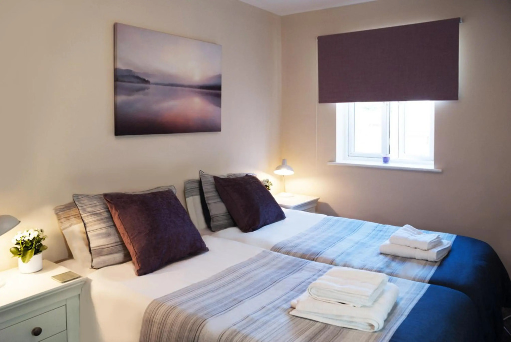 Chestnut Court 2 Bed Apartment FREE Parking WiiFi Smart TV