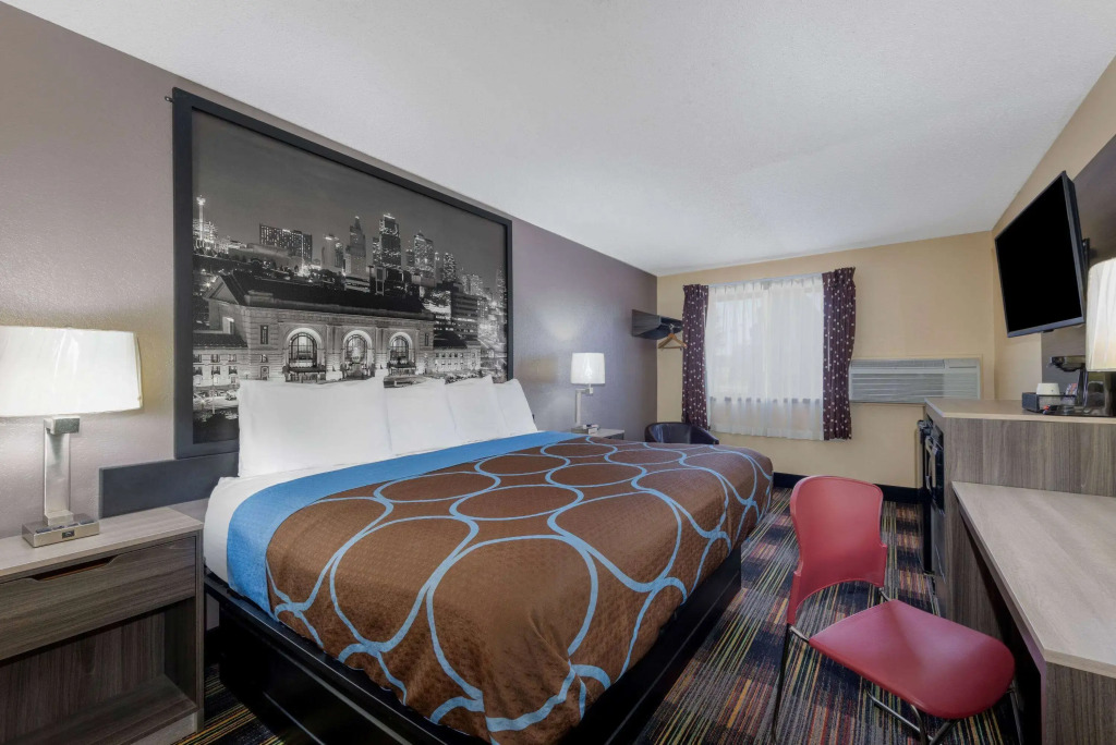 Super 8 by Wyndham Kansas City at Barry Road/Airport