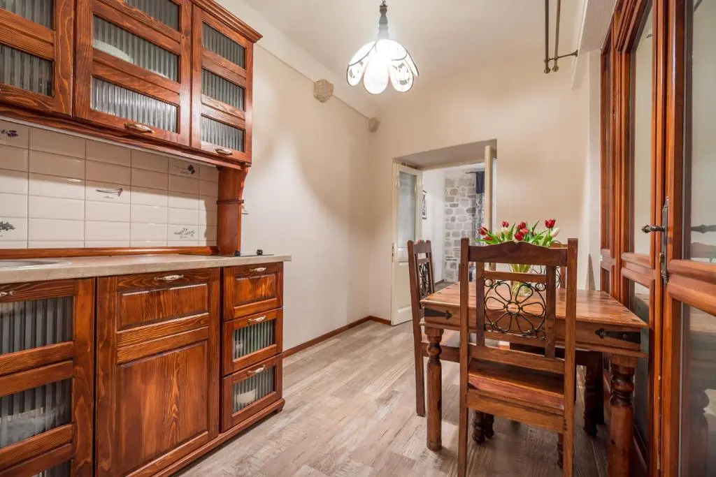 Apartments Leo