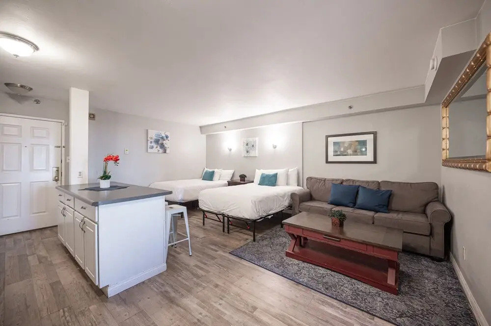 Stay Together Suites - Condominium Sleeps 14 with Iconic Vegas Views, Attached to The Cosmopolitan, NO RESORT FEES