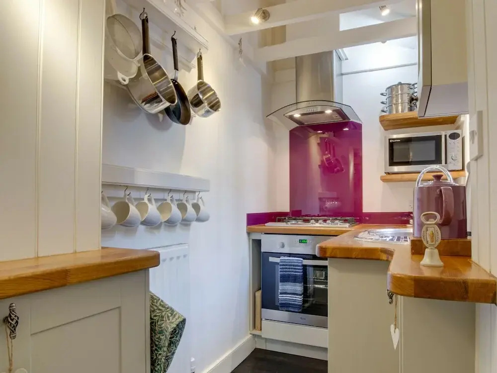 Characteristic Holiday Home With Courtyard in Authentic Little Street in Deal