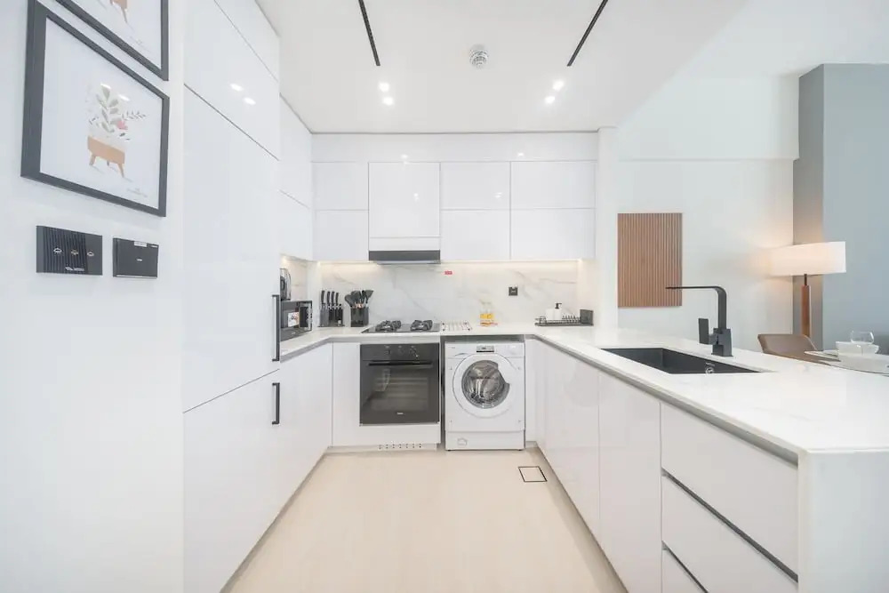 Vibrant 1-bedroom in JVC Sleeps 4 With Balcony