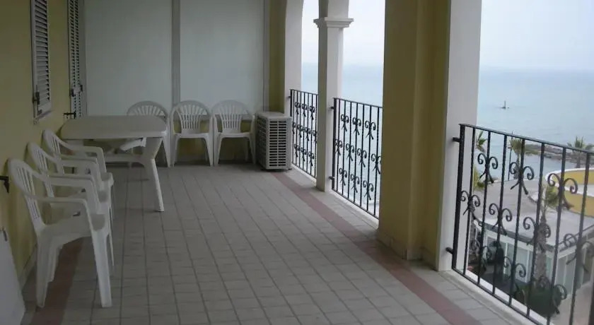 Zeus Apartments