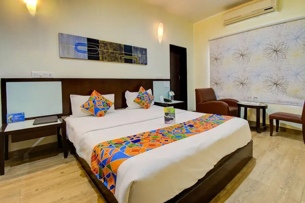 Hotel Signature By FabHotel