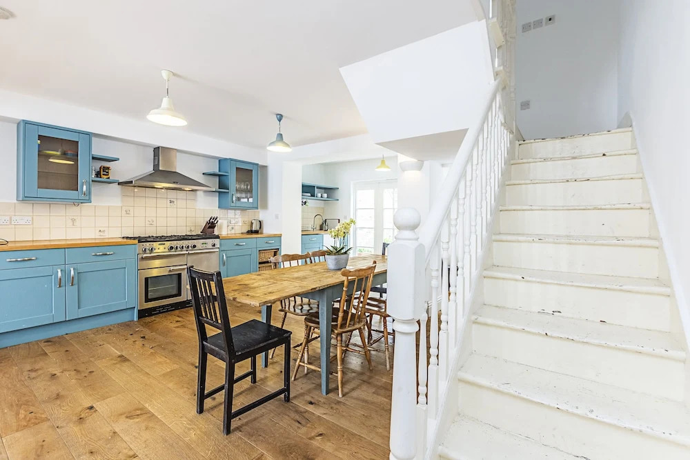 Westbourne Road · Lovely 2 Bed Apartment Near Paradise Park