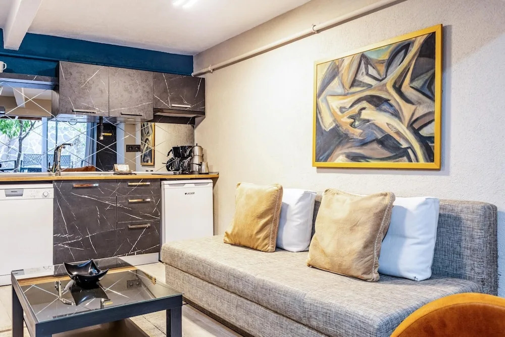 Stylish Fully Furnished Modern Flat in Kad k y