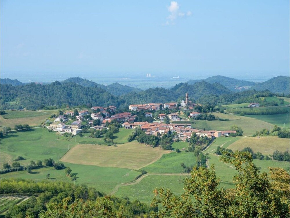 Charming Castle Stay, Robella