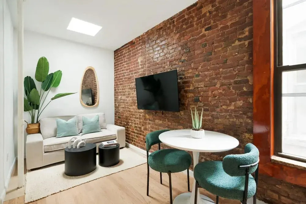 153-5a Charming 2BR LES W D