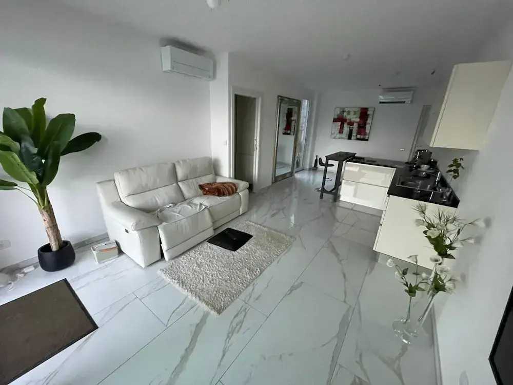 Isole Apartment With Pool and Lake View in Baveno